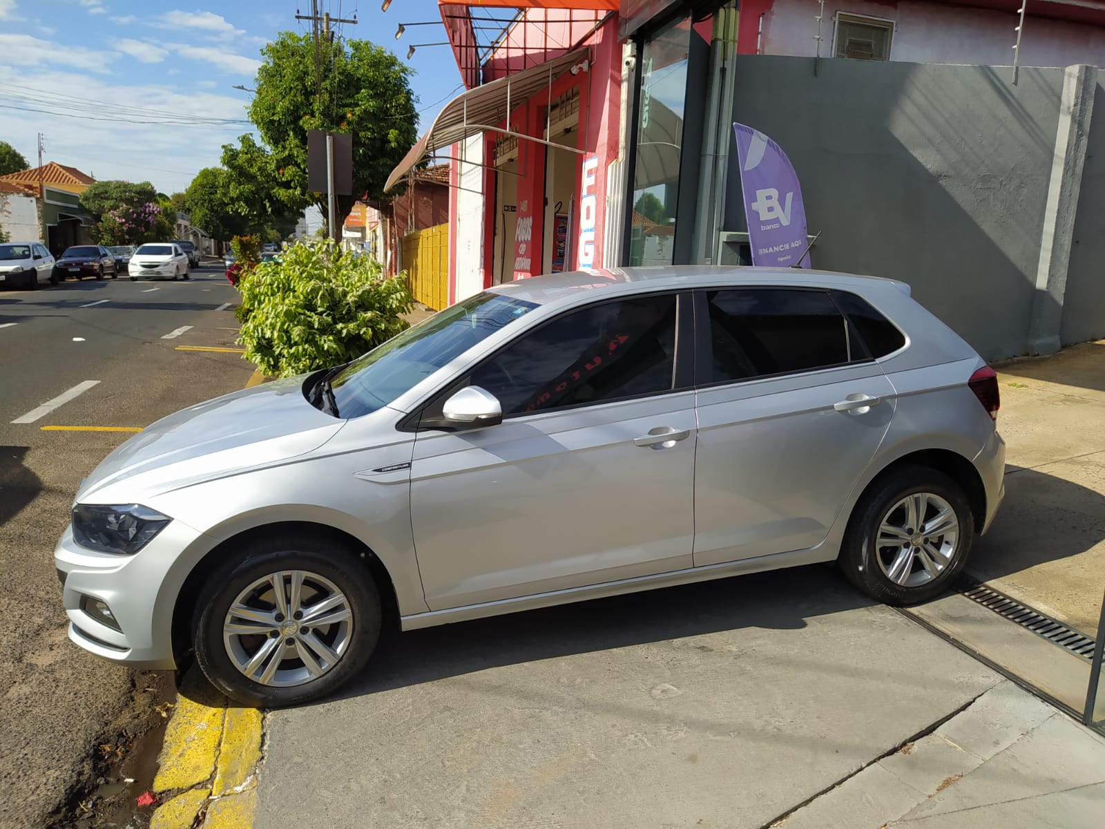 VOLKSWAGEN POLO 1.0 200 TSI COMFORTLINE AUTOMÁTICO