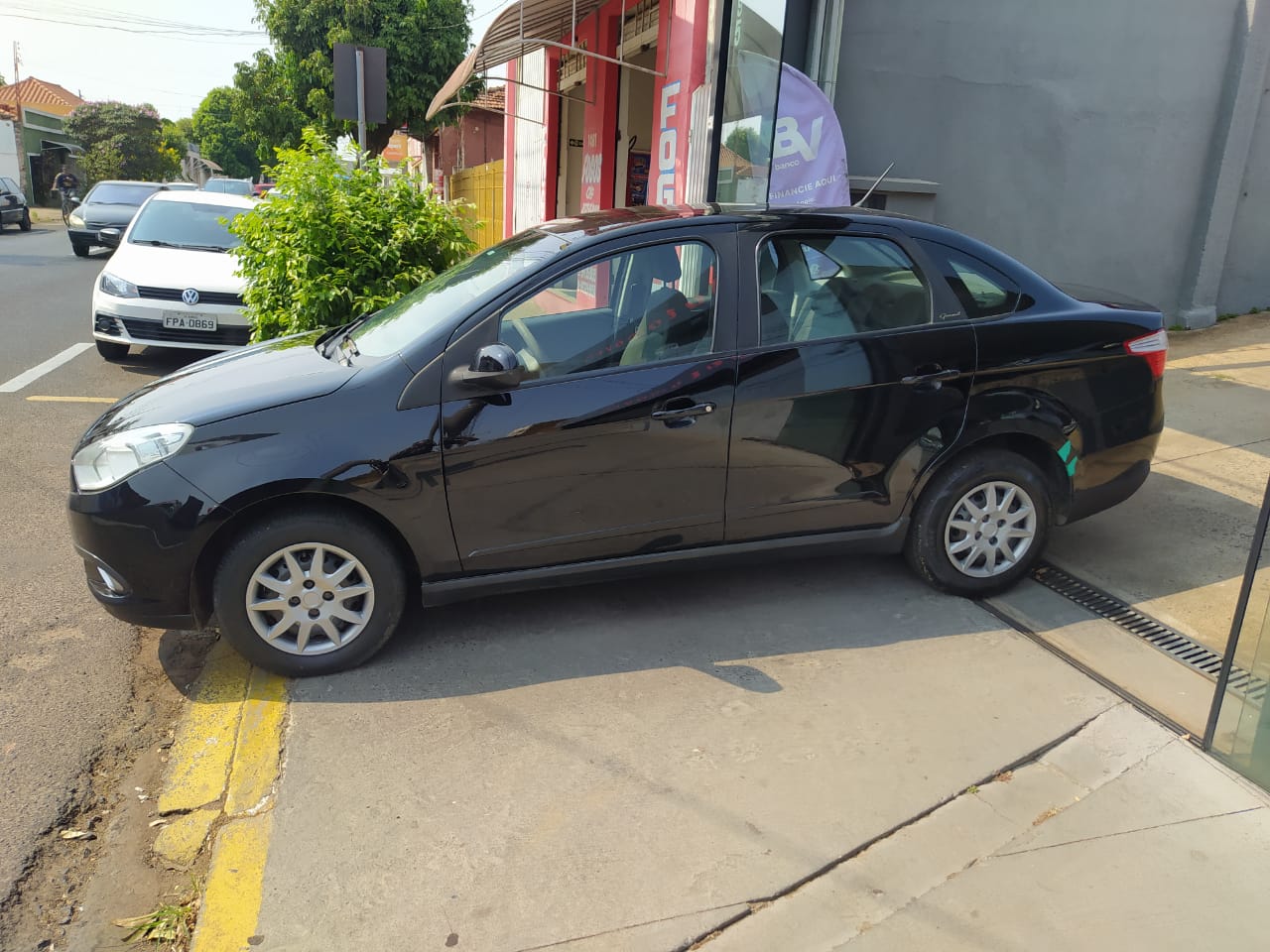 FIAT GRAND SIENA 1.4 STTRACTIVE 2013 COMPLETO